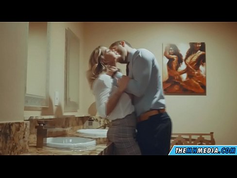 ❤️ As in busty blonde jo ferliedt yn in iepenbier toilet ️❌ Fucking video  op fy.friendmap.top ❌️❤
